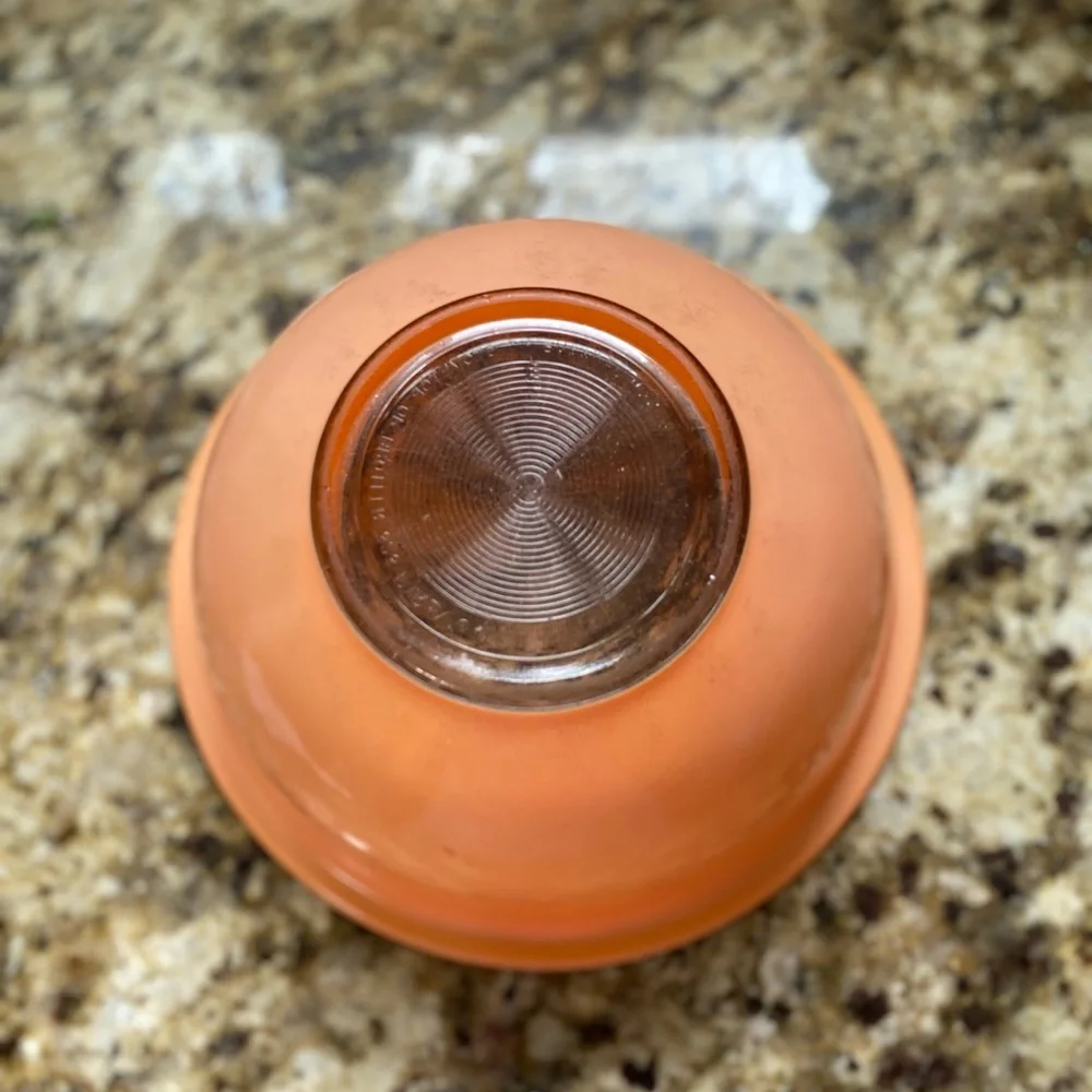 VINTAGE PYREX Round Mixing Bowl #323 Peach with Clear Bottom 1.5L Vintage Retro - Picture 4 of 14